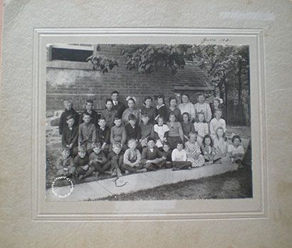 988.014.001 - Photo, Bloomington School, June 1921
